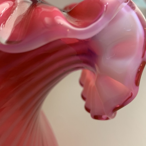 😍 Fenton Cranberry Opalescent Swirl Ruffled Large Round Vase - Picture 13 of 17